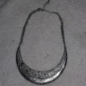 Silver collar necklace